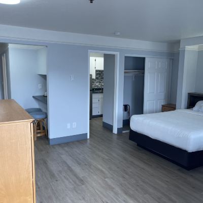 Deluxe Queen Room with Kitchen Seabird Lodge Promo Code