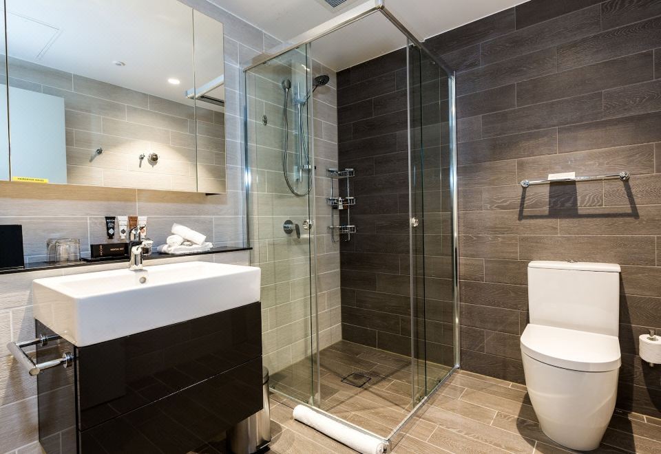 Studio Suite (Airport Facing)
