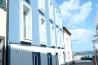 Royal Beach Hostel & Suites Hôtels à : 