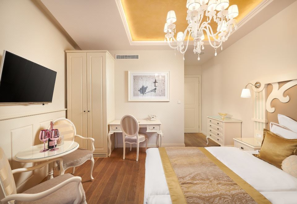 豪华双人或双床城景房