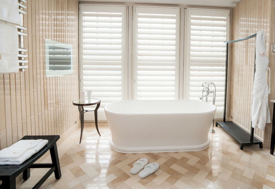 探险者顶层套房