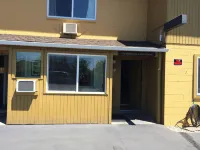 Townhouse Inn & Suites