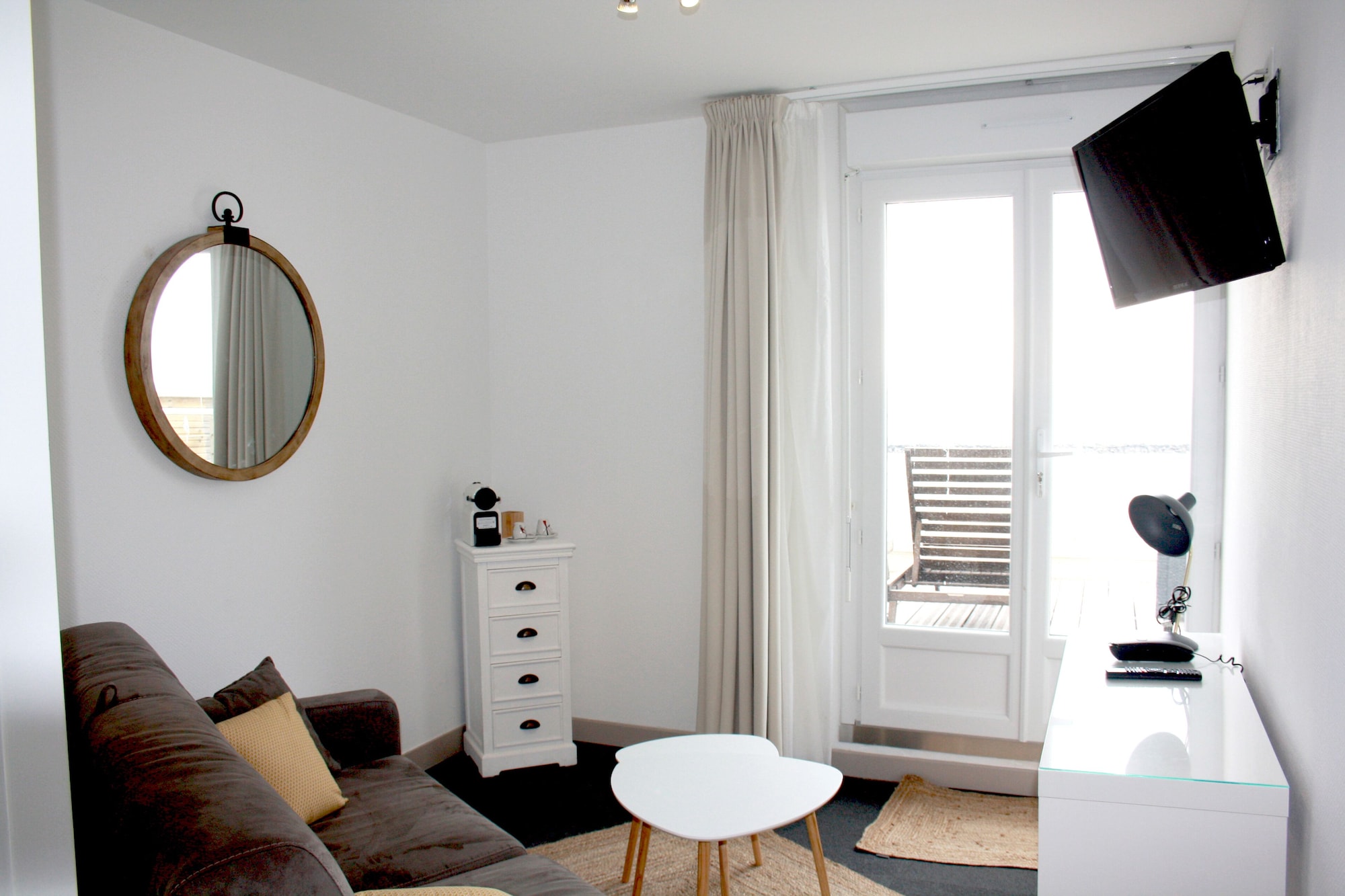 初级单间套房，带阳台，海景