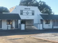 The Oaks Motel