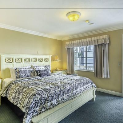 Queen Room with Ocean View Cliff House Inn Promo Code