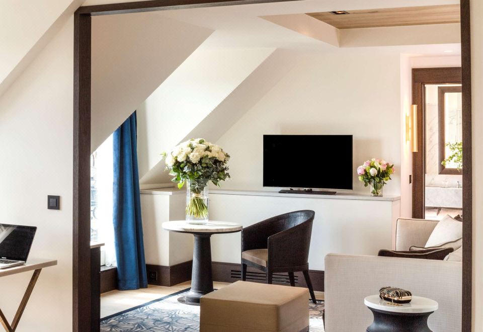 Hyatt Paris MadeleineEiffel Tower Suite