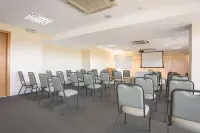 Golden Tulip Macae