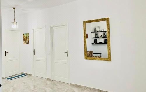 Un Emplacement Exceptionnel Two-Bedroom Apartment