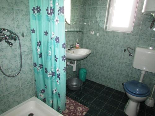 带露台的海景一室公寓