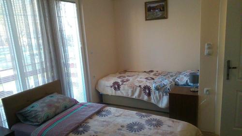 带阳台的三人房