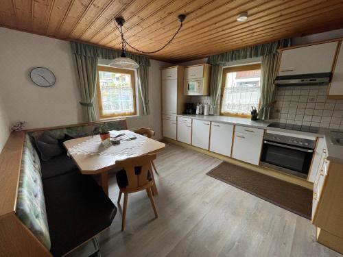 带阳台和露台的双卧室公寓