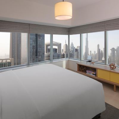 High Floor 3 Bedroom Suite with 2 King Beds and 2 Twin Beds and Sheikh Zayed View