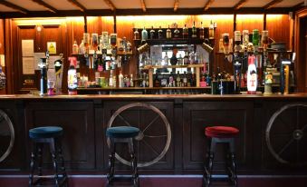 Redhall Arms Hotel - Housity