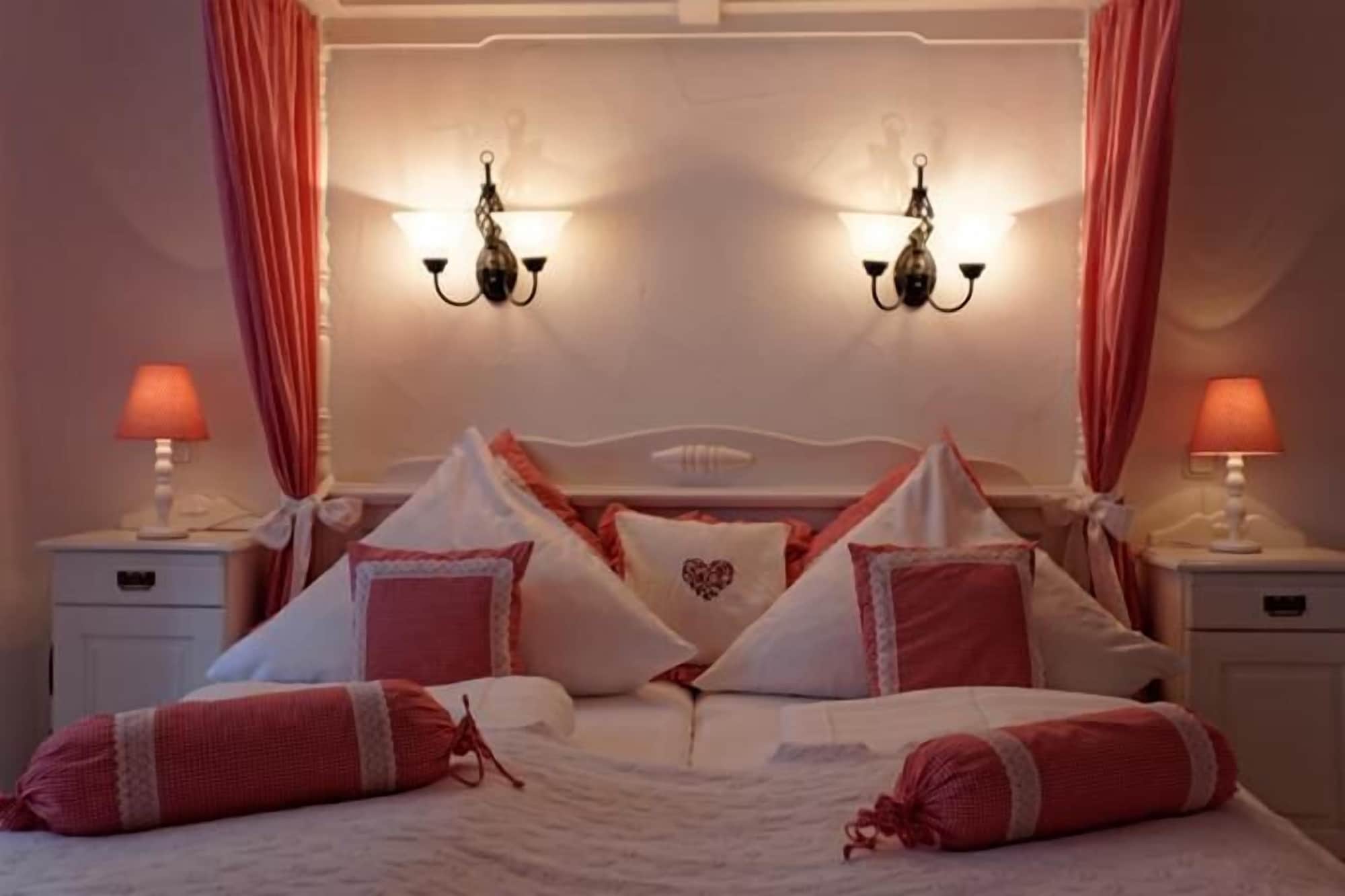 Burghaus & Villa Kronenburg浪漫双人房