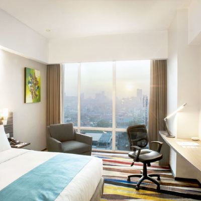 帶城市景觀的豪華大床房-吸煙 泗水中心智選假日酒店優惠