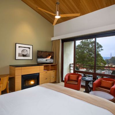 Deluxe Room, 1 King Bed, View (Contemporary, Golden Gate View)
