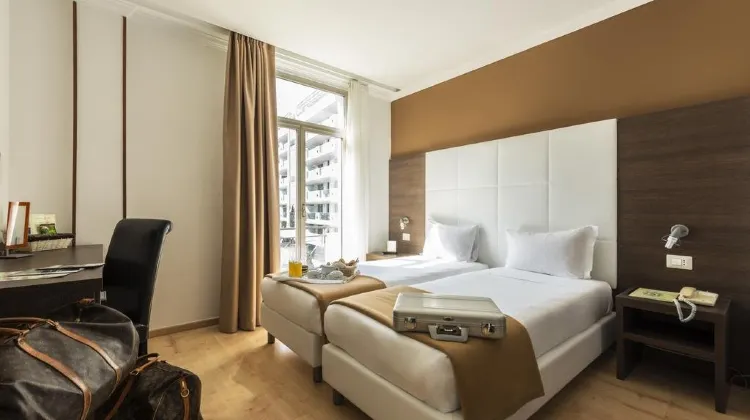 Ambassador-Monaco 外観