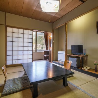 コンパクトな和室 7.5-8畳 ホテル龍登園 クーポン