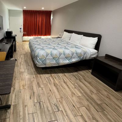 1 King Bed with Refrigerator and Microwave Non Smoking Motel 6 Englewood, FL Promo Code
