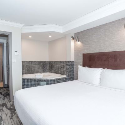 Suite, 1 King Bed, Kitchen (Washer Dryer, Jacuzzi) Sandman Signature Toronto Airport Hotel Promo Code