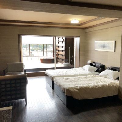 ゲストルーム(ベッド4台)(浴室) アタミシーズンホテル クーポン