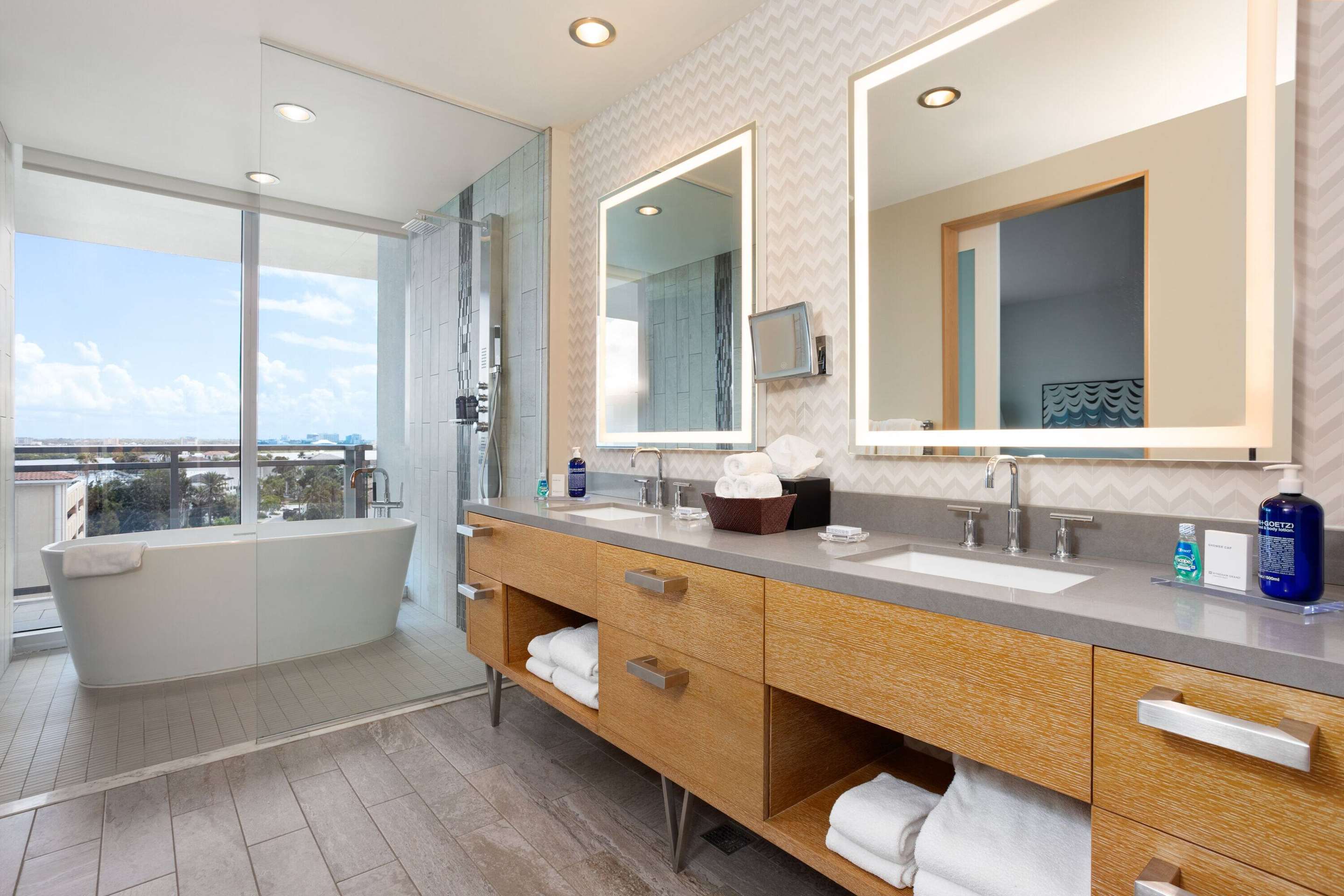 总统套房 带2张特大床和2张大床-无烟