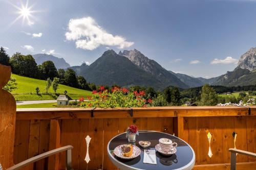 带山景的双人间