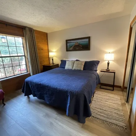 Cozy Ozarks Retreat ~ Updated Cabin Condo with Screened Porch