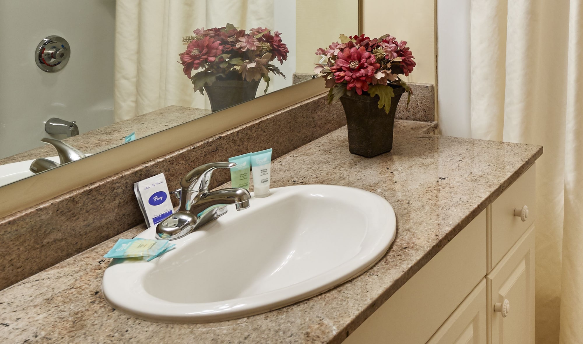 Island Vista Resort三卧室套房 - 海滨