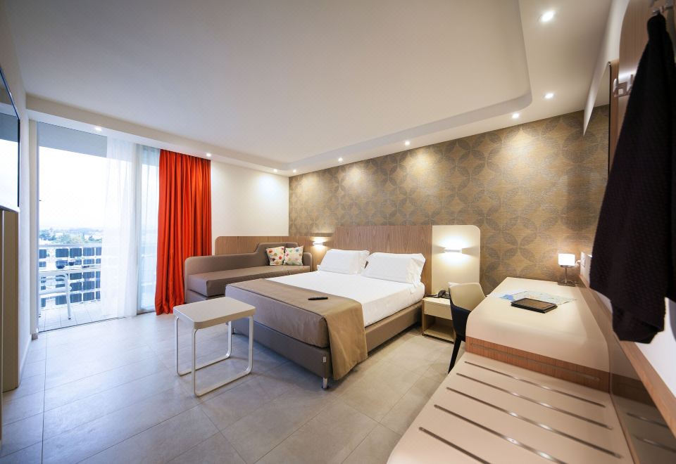 豪华三人房， 多张床