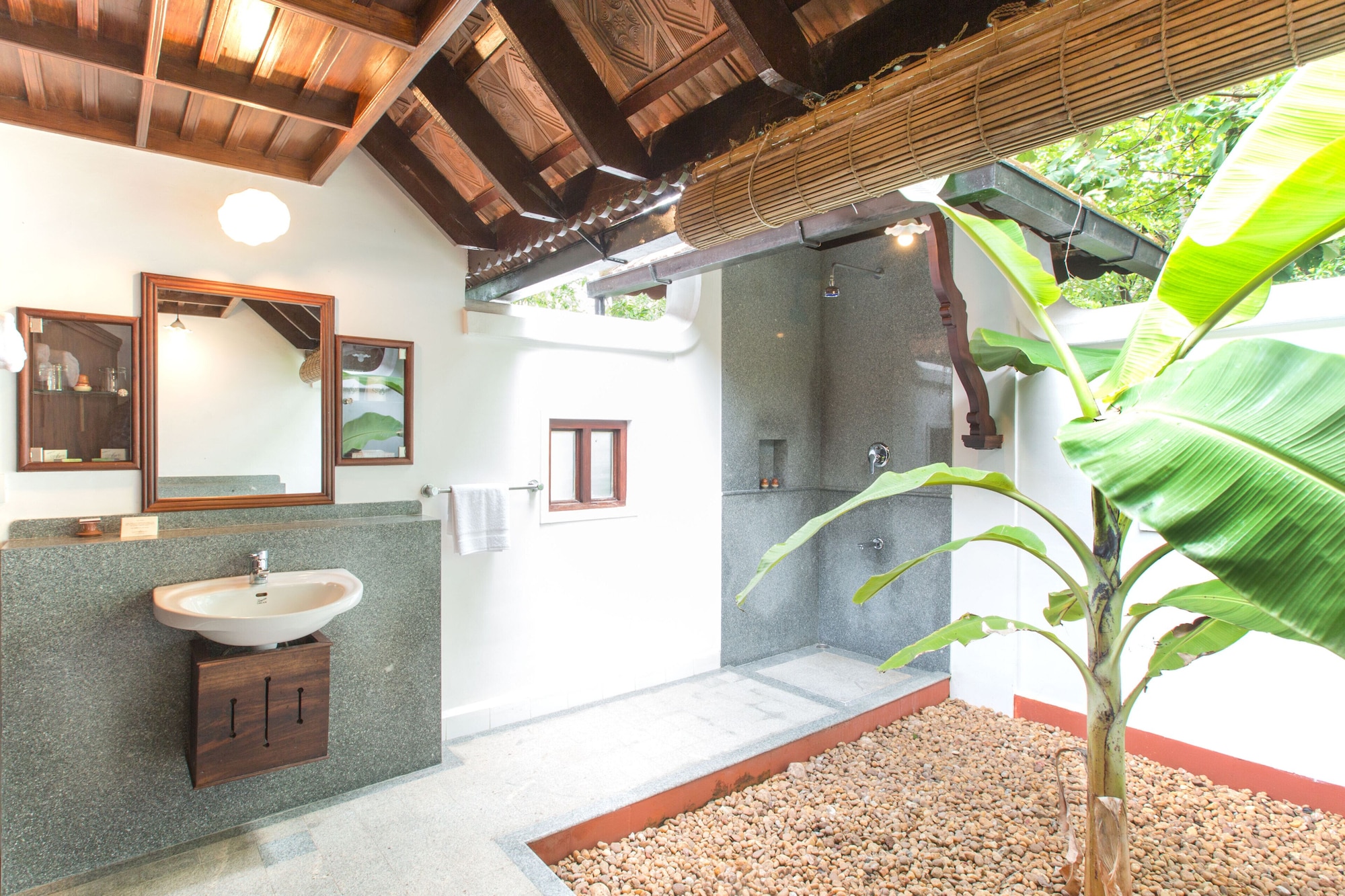 Coconut Lagoon Kumarakom- a CGH Earth Experience传统平房