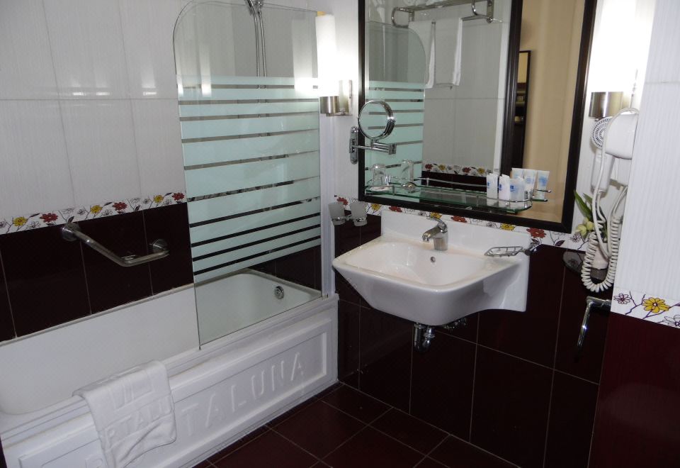 Portaluna Hotel & Resort by RestonDeluxe Double or Twin Room