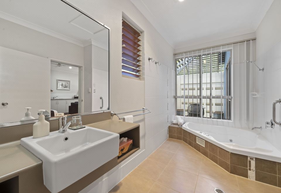 奢华别墅， 1 张特大床