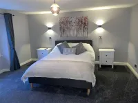 Cosy Apartment above Village Pub
