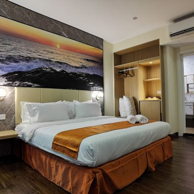 Signature King Room-Non-Smoking Hotel 17 Promo Code