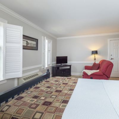 Queen Room One Queen Bed Selinsgrove Inn Promo Code
