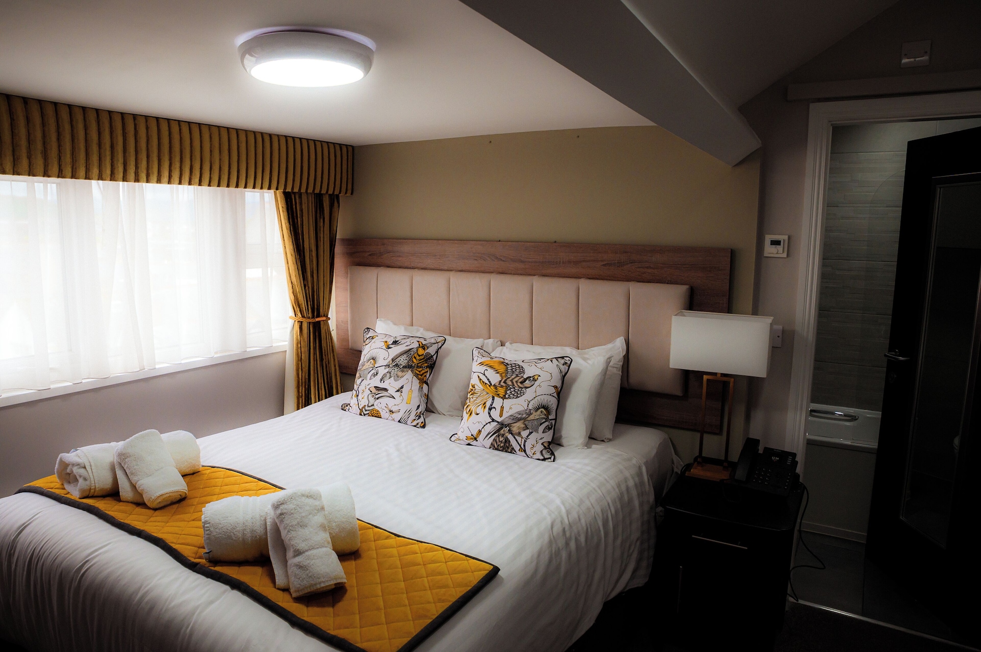 经典城景1卧室房（特大床）