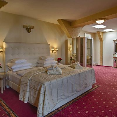 Suite with Jetted Tub Hotel Augusta am Kurfürstendamm Promo Code