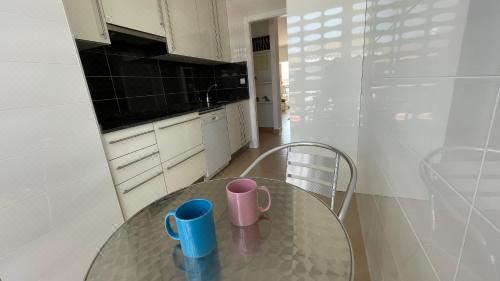 带露台的双卧室海景公寓