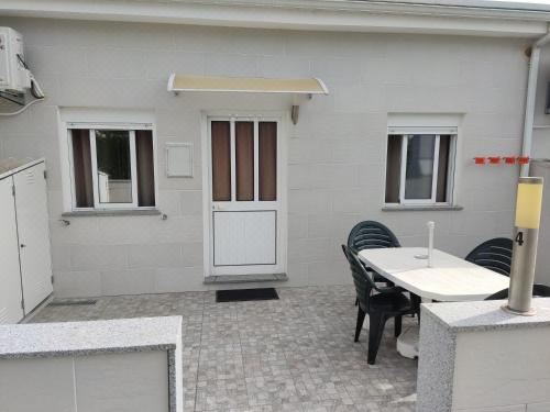 Holiday Home and Weekends, 4 Two-Bedroom House