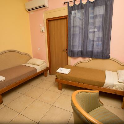 Twin Room with Private Bathroom and Air Conditioning