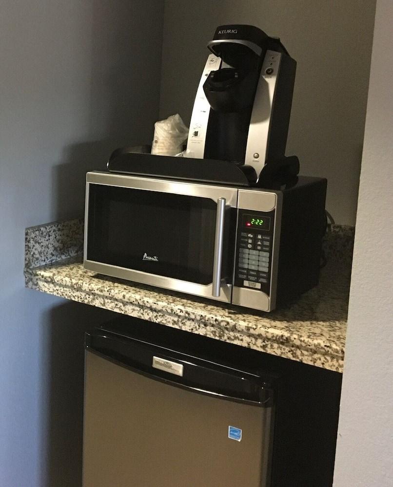 一卧室行政大床套房-禁烟