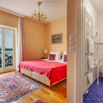 Double Room with Balcony with Lake View