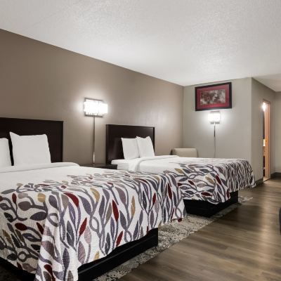 Deluxe Room With Two Double Beds Smoking Red Roof Inn Hartford - New Britain Promo Code