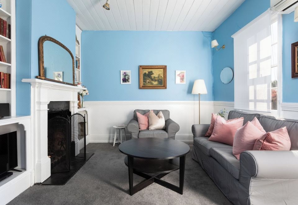 Alice's CottagesEnglish Cottage