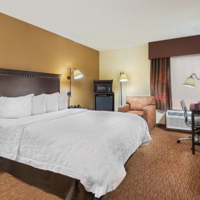Queen Room with Tub - Disability Access/Non-Smoking Hampton Inn Charlotte University Place Promo Code