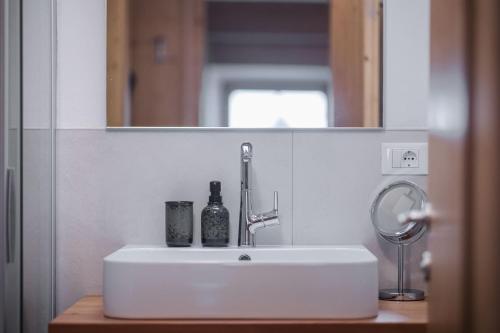 高级一卧室带阳台公寓