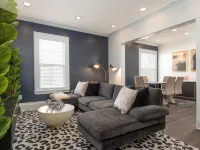 3 miles to B Ball, 5 min walk to Downtown! Stocked Kitchen, AC, WiFi, W/D فنادق في أونيونتا