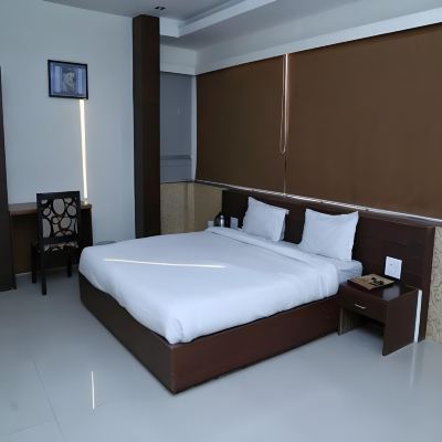 Deluxe Room The Emerald Promo Code