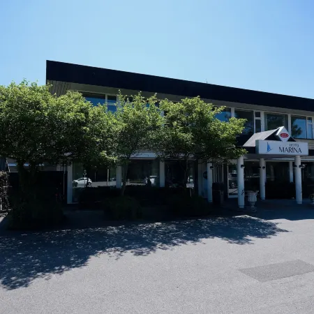 Hotel/ Apartments Marina Отели в г. Грено